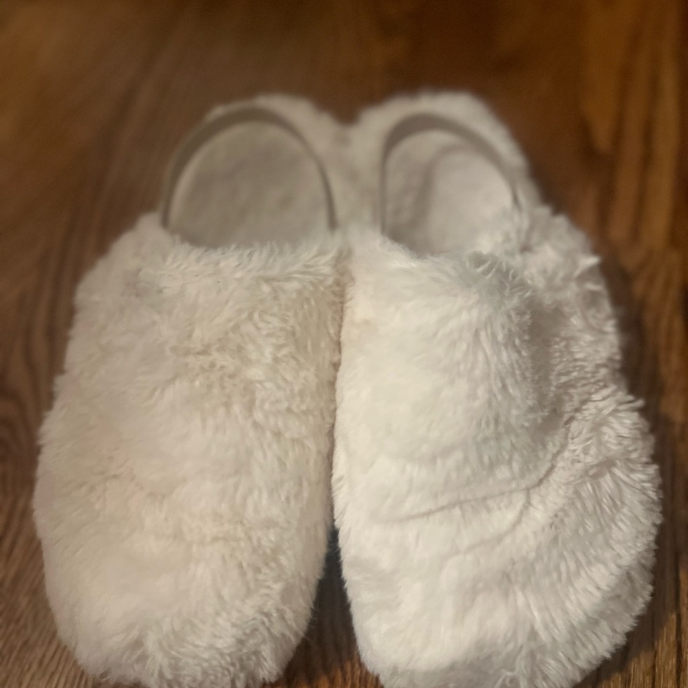Vionic Cozy Cream Women's Slippers (Never Worn)